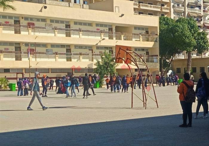 امتحان علوم "الشهادة الإعدادية".. سهل إلا قليلًا