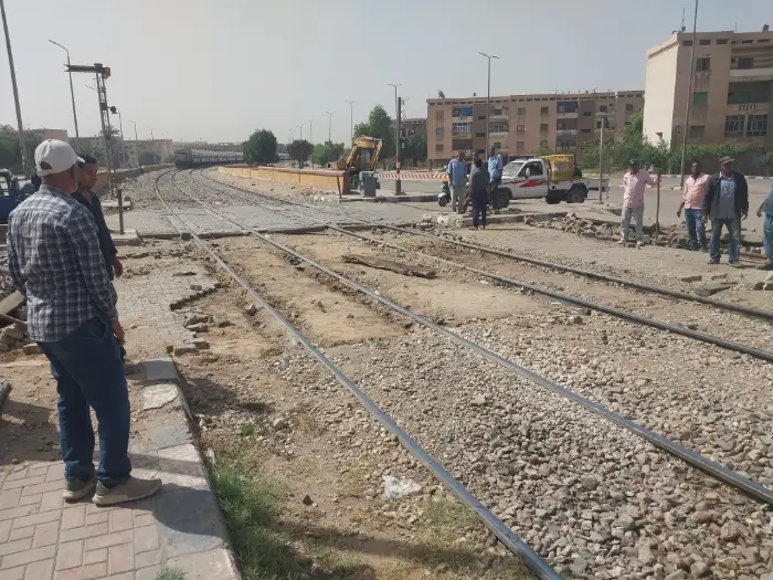 مصدر في محافظة أسوان يكشف أسباب غلق مزلقان "كيما"