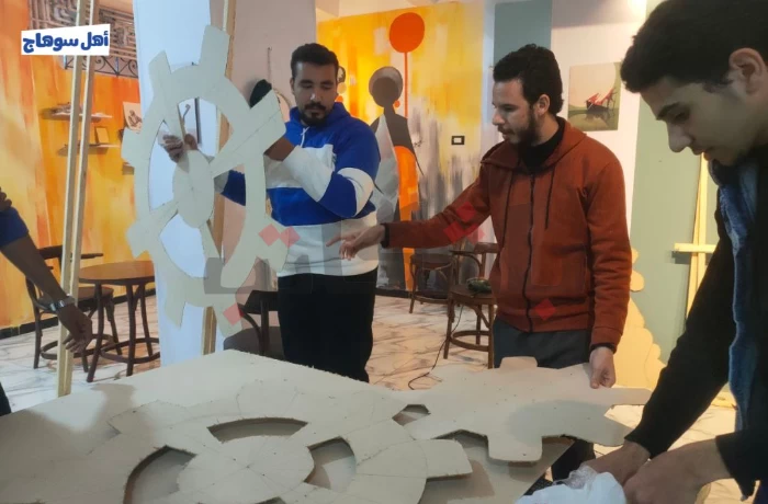 تدريب "رحّالة" على الديكور المسرحي لفناني سوهاج