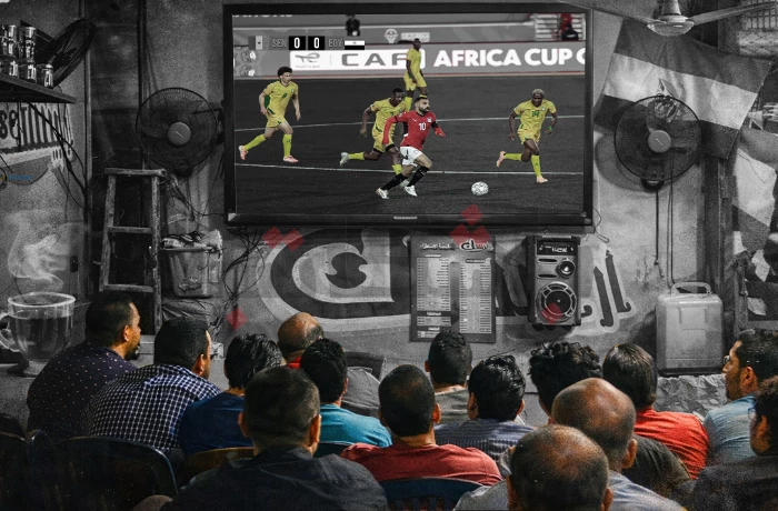 "المصري يحب التشجيع على القهوة".. عمال مقاهي المنيا بين الفوز والخسارة