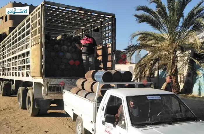 وصلت إلى 350 جنيهًا في السوق السوداء.. أزمة أسطوانات الغاز في أسوان