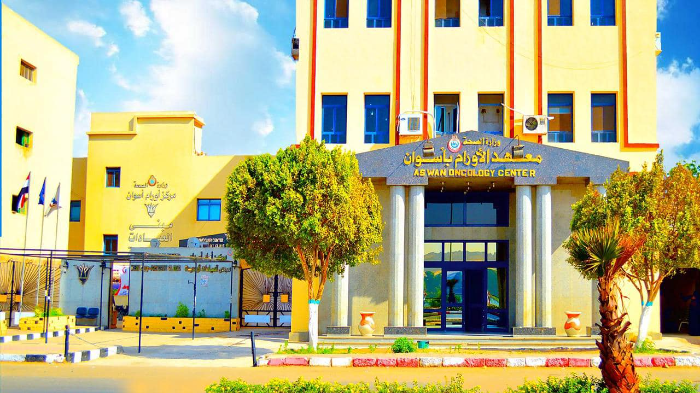 تدني رواتب عمال "أورام" أسوان.. ومدير المعهد يكشف الرواتب الجديدة