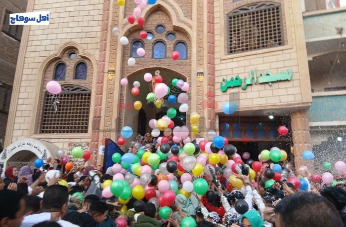 آلاف المصلين يحتفلون بـ"عيد الفطر" في مساجد سوهاج