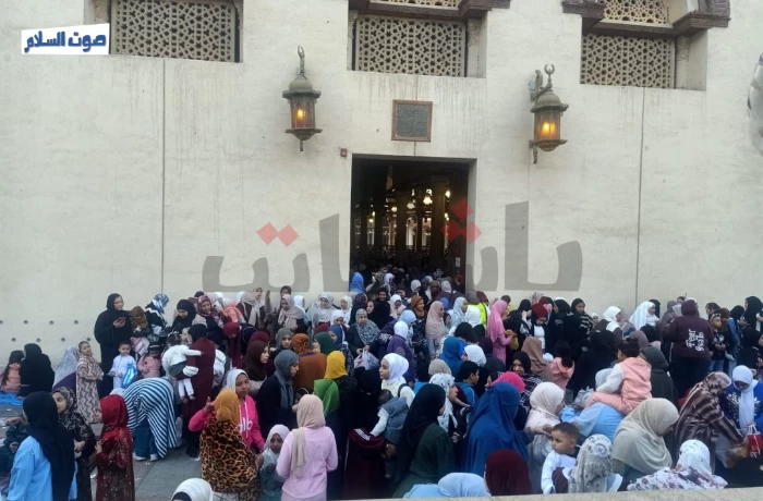 آلاف يؤدون صلاة عيد الفطر في مساجد دار السلام والمعادي ومصر القديمة
