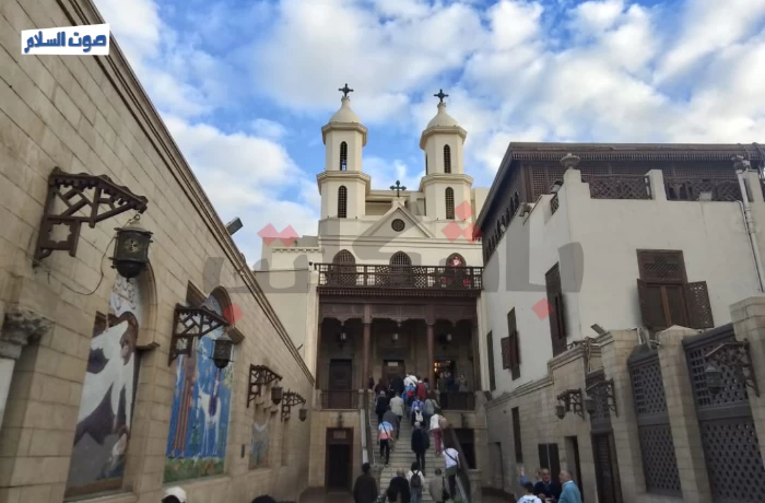 الكنيسة المعلقة.. طراز معماري نادر لأول مقر بابوي بالقاهرة (ألبوم صور)