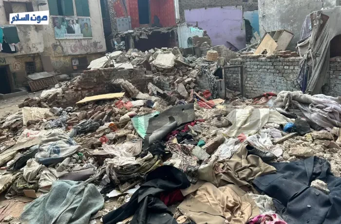 "لم نوقع على التعويض".. هدم 4 منازل جديدة بوقف طبطباي في المنيل