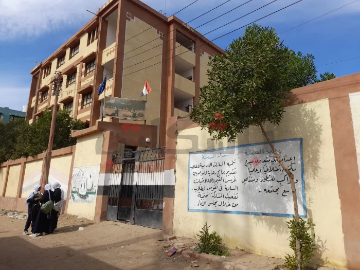 حرارة الجو وصعوبة الفيزياء.. امتحان ثانية ثانوي يثير شكاوى طلاب أسوان