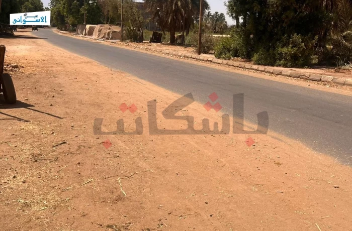"هدئ السرعة".. سائقون: الرمال زحفت على الأسفلت بطريق السباعية
