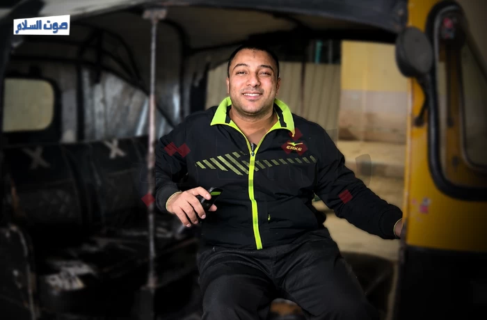 "توكتوك فتحي".. رحلة يومية في دار السلام (فيديو)