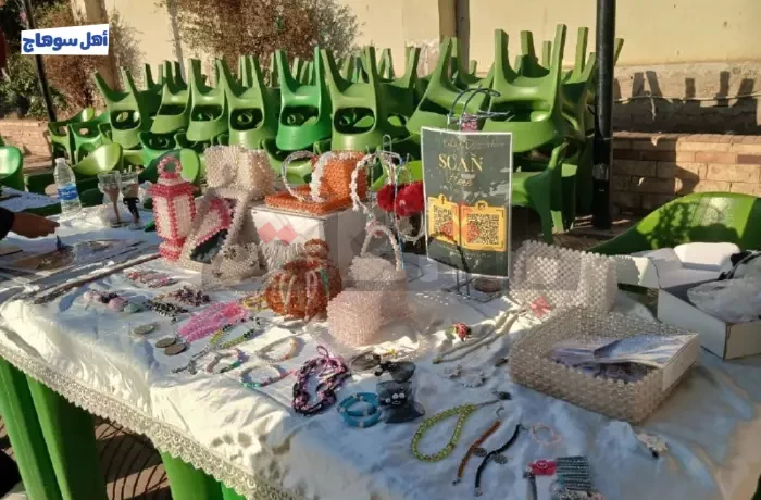من الإكسسوارات للورد اليدوي.. معرض سوهاج يدعم تسويق الحرفيين