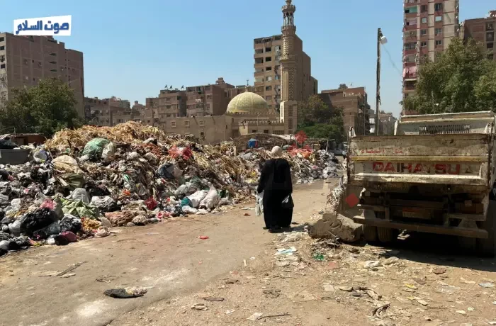أهالي "بير أم سلطان" يستغيثون.. القمامة حرمتنا من الشارع