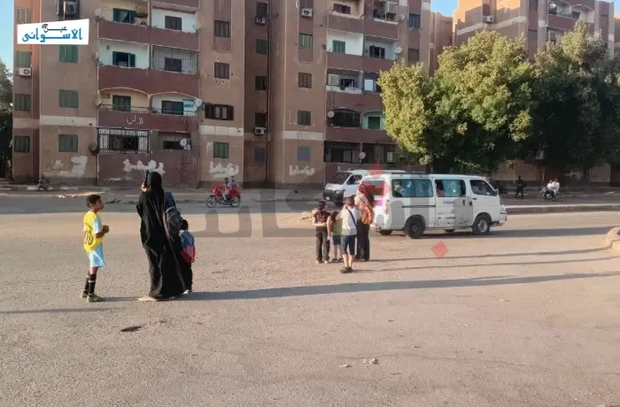 نساء وطلاب يدفعون الثمن.. أزمة المواصلات تعزل سكان الصداقة الجديدة
