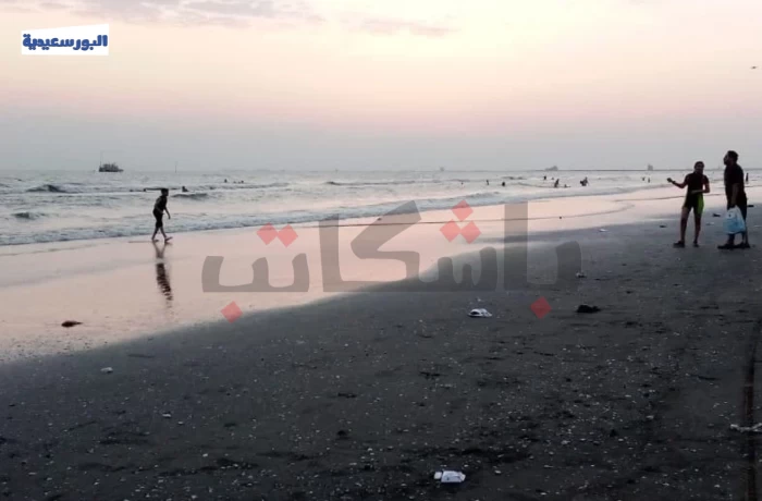خوفًا من الغرق.. بعض شواطئ بورسعيد تودع المصطافين مبكرًا (ألبوم صور)