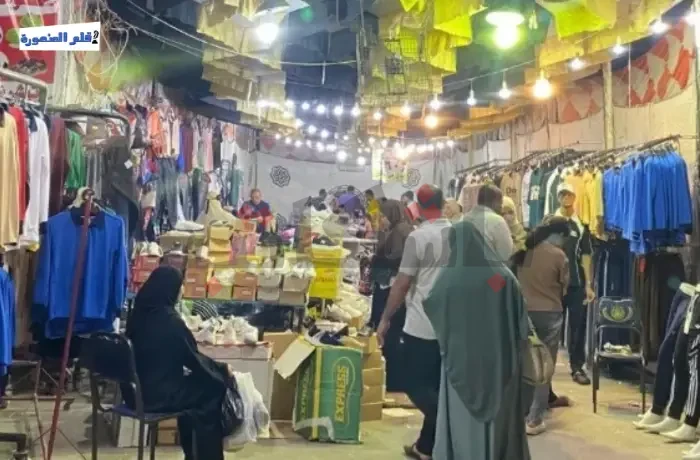 "أهلًا مدارس" في طلخا.. تخفيضات معلنة وأسعار أعلى للزي المدرسي