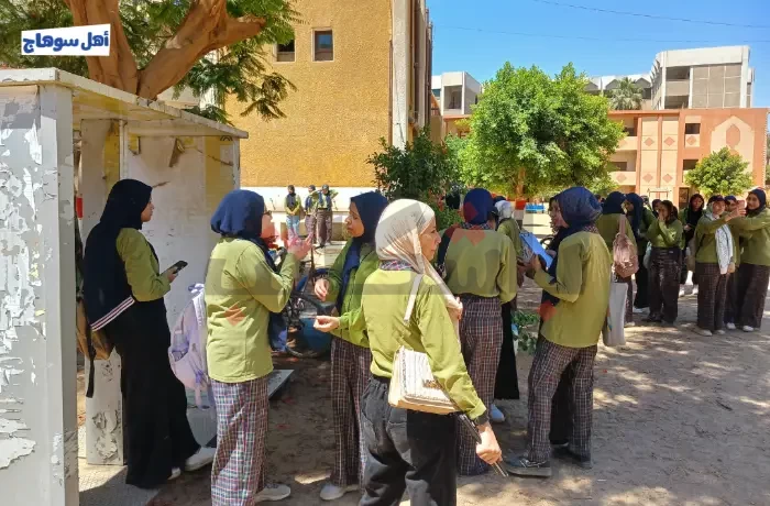 خلاف حول صعوبة "اللغة الإنجليزية" بين طلاب أولى ثانوى بسوهاج