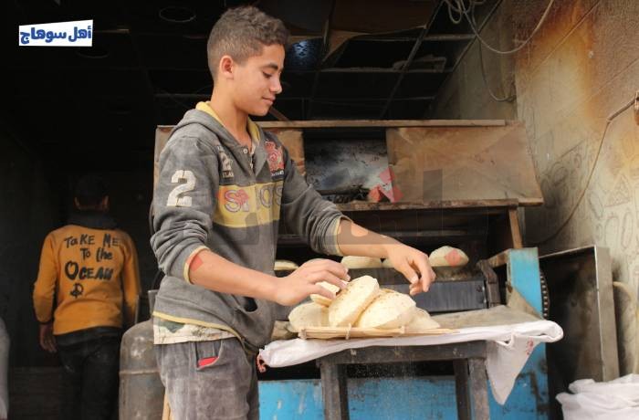 بحثًا عن "لقمة العيش"