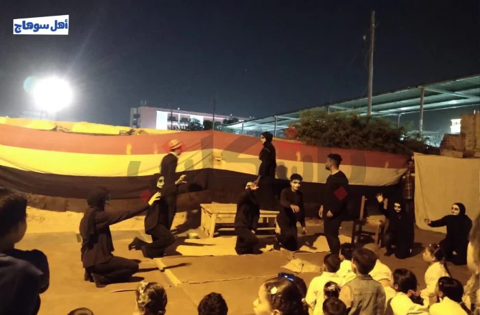 مسرحية "عضة كلب" تنال إعجاب الجمهور رغم التحديات التنظيمية