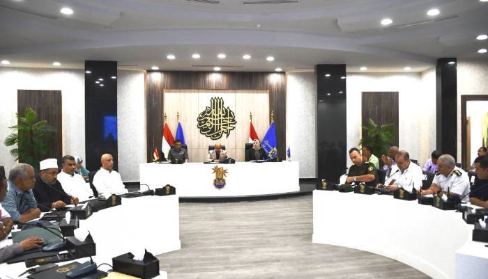 محافظ أسوان يوجه بالتركيز على الدروس المستفادة من سيول 2021