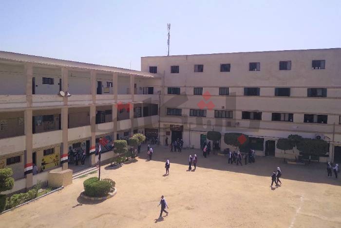 "التابلت" يربك طالبات بـ"الأول الثانوي" في "اللغة العربية"