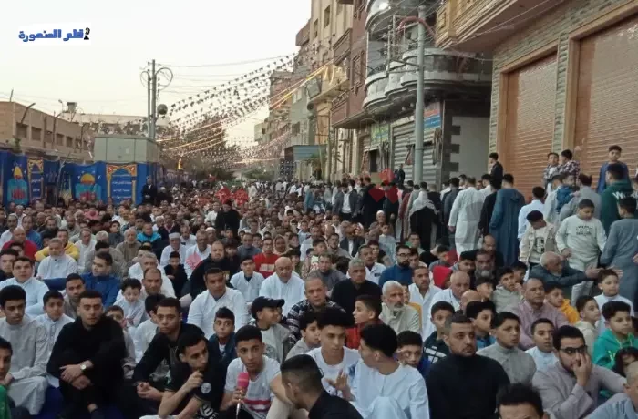 وسط أجواء البهجة.. المئات يؤدون صلاة عيد الفطر في "منية سندوب"