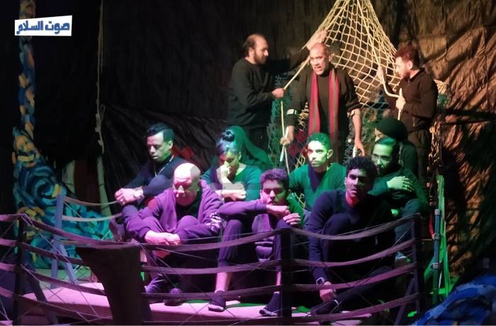 «40 ميلًا نحو الشمال».. فريق «ضي» يشعل مسرح السناري بأول عرض دمج