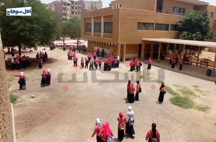 تباين آراء طلاب الثاني الإعدادي من اختلاف مستوى مادة الهندسة بين المدارس