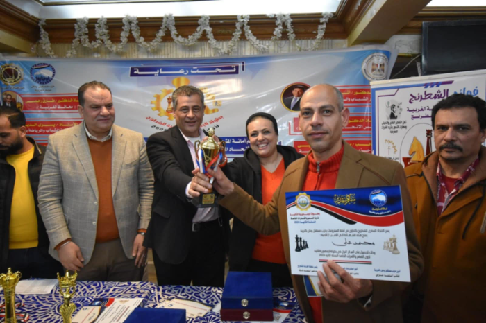 من الإعاقة إلى التدريب.. رحلة "محمد علي" مع رقعة الشطرنج 