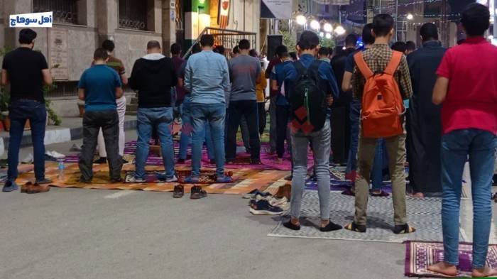 انكسار موجة الحرارة تفتح الشوارع لصلاة التراويح