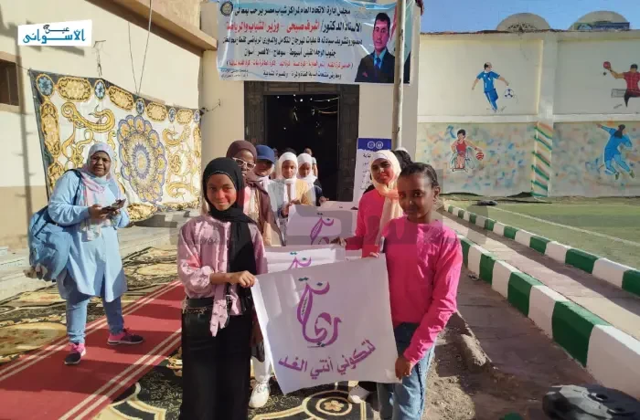 الإقبال يدفع وزير الشباب لقطع زيارته لـ"مهرجان جنوب الصعيد" 