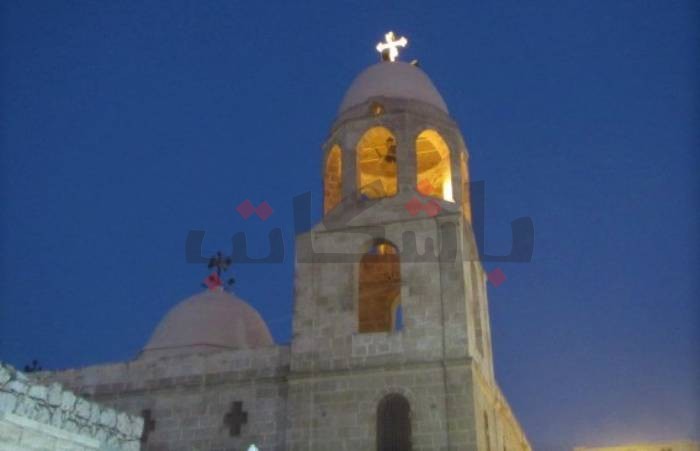 دير السيدة العذراء بجبل الطير.. زوار يوفون بنذورهم