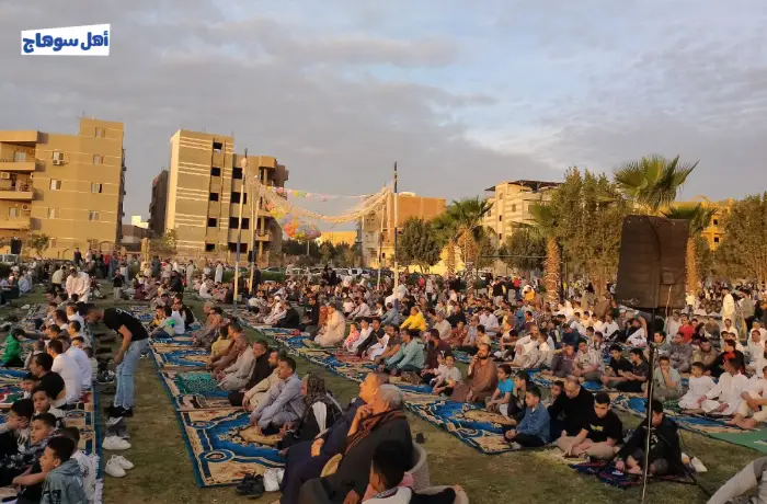 الآلاف يؤدون صلاة عيد الفطر في سوهاج.. وحشد مفاجئ دعمًا لـ "فلسطين"