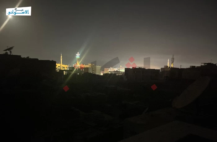 دون توضيح.. أهالي أسوان يشتكون من انقطاع التيار الكهربائي