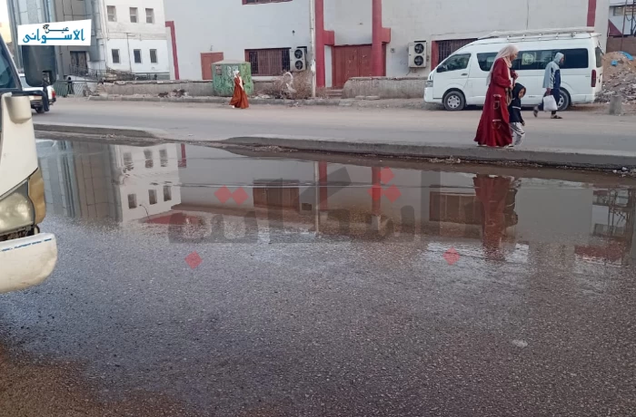 بين الإسعاف والجنازات.. طفح الصرف الصحي يهدد "كسر الحجر" بأسوان
