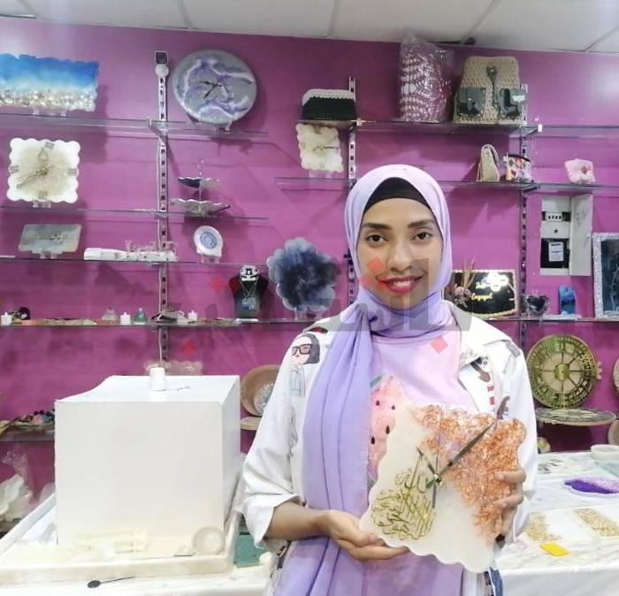 رغم مخاطره.. الريزن يجذب صانعي المشغولات اليدوية في أسوان