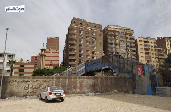 سلم "المطبعة".. أزمة يومية تعرقل حركة سكان دار السلام