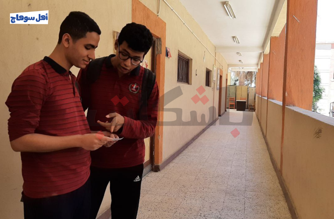 الارتياح يعم بين طلبة العلمي والأدبي في امتحان الكيمياء والفلسفة