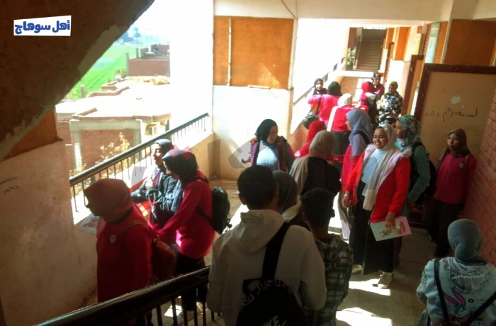 من "يوتيوب" إلى ورقة الامتحان.. صعوبة الإنجليزي للشهادة الإعدادية