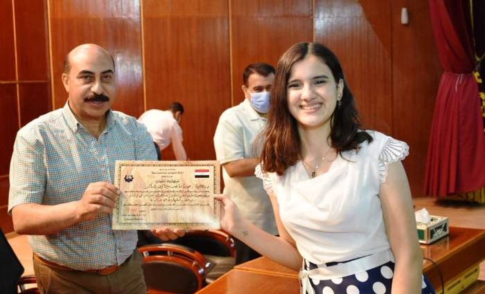 الأولى على طلاب الإعدادية تروي قصة نجاحها