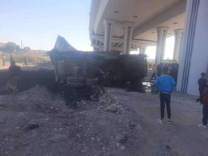 بعد سقوط "تريلا" منه.. أهالي يشتكون من مخالفات على كوبري خزان أسوان