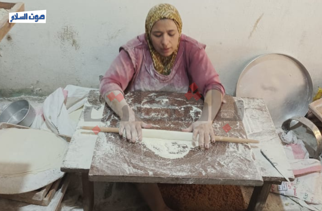 صانعات الرقاق في دار السلام .. "العادة تهزم الغلاء"