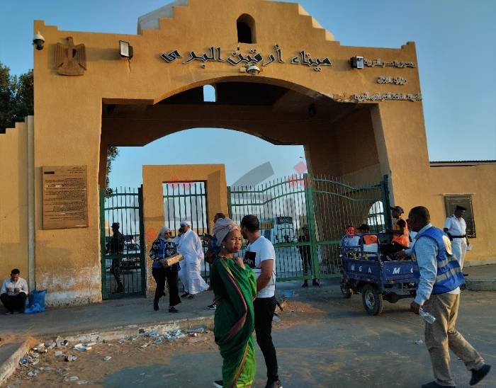 من معبر "أرقين" الحدودي.. آلاف الفارّين والإرهاق يسود الوجوه