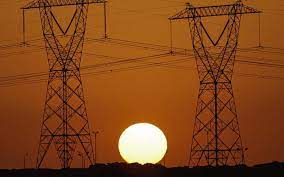 حرائق وتلفيات ووفيات بضربة شمس.. أهالي أسوان يطالبون بعدم قطع الكهرباء