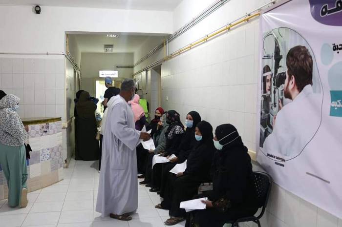 قوافل طبية للكشف عن العيون في "كوم امبو"