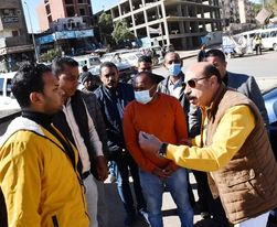 محافظ أسوان: تسليم التسويقات الجديدة بالقرعة العلنية