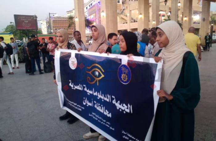 أمام محطة قطار أسوان..وقفة تنديدًا بالعدوان على غزة