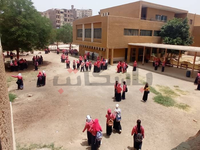 عدا "النحو".. هدوء في أولى امتحانات "الثالث الاعدادي"