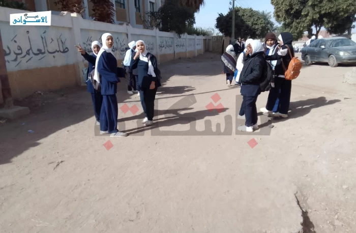 تباين آراء طالبات الصف الثاني الإعدادي بعد امتحان اللغة الإنجليزية