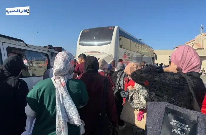 "مشوار الجامعة عبء".. طلاب يستغنون عن اشتراكات "الباص" بسبب البنزين