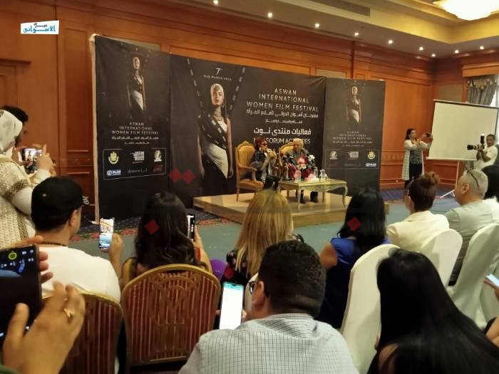 ألبوم صور -ندوة  الفنانة نبيلة عبيد في مهرجان أسوان لسينما المرأة