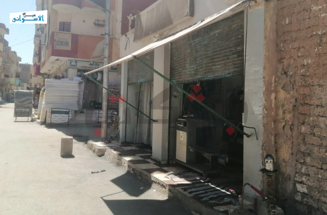 بعد تطبيق قرار الغلق.. أصحاب المحال التجارية في أسوان: "هنشتغل ازاي؟!"
